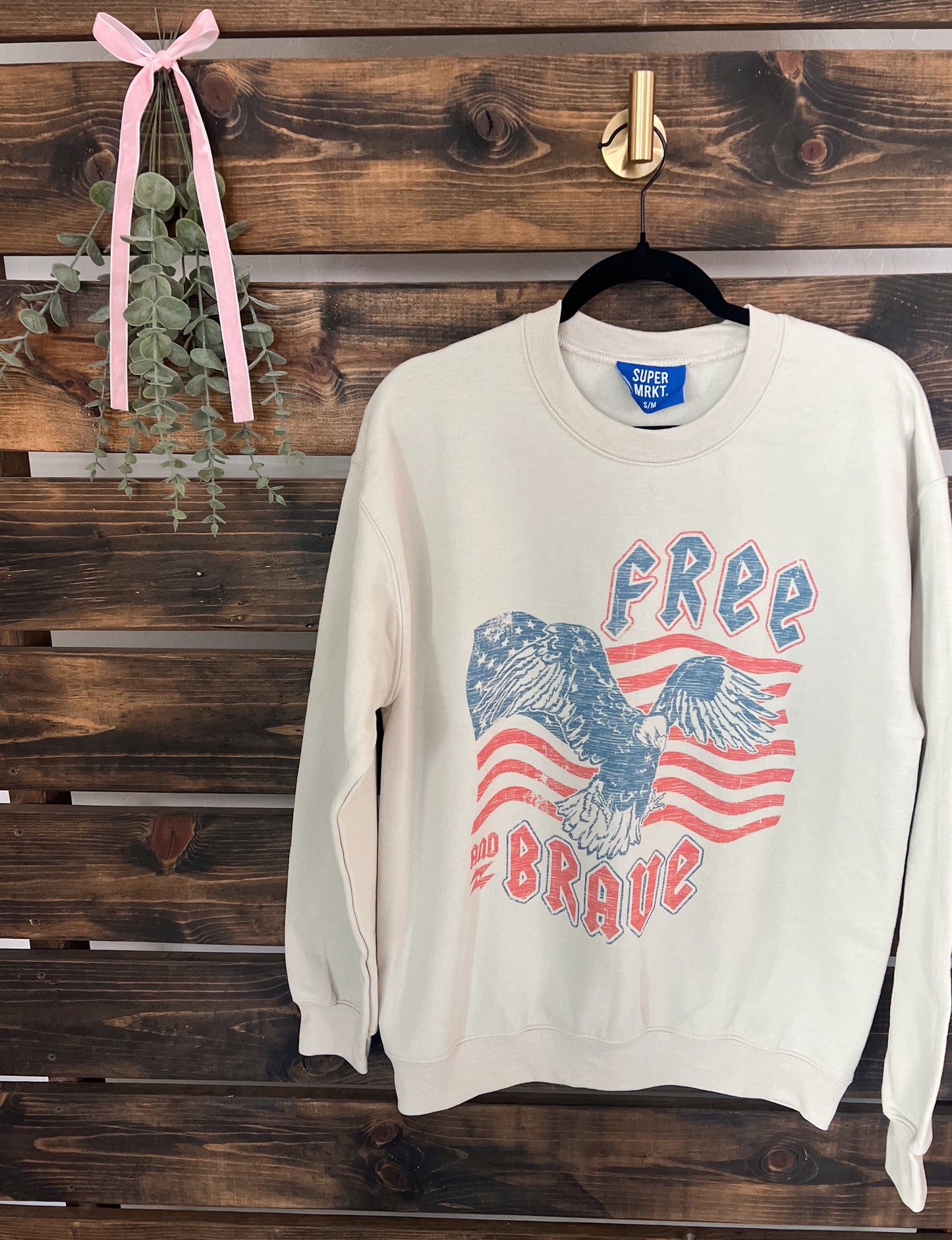 Free & brave sweatshirt