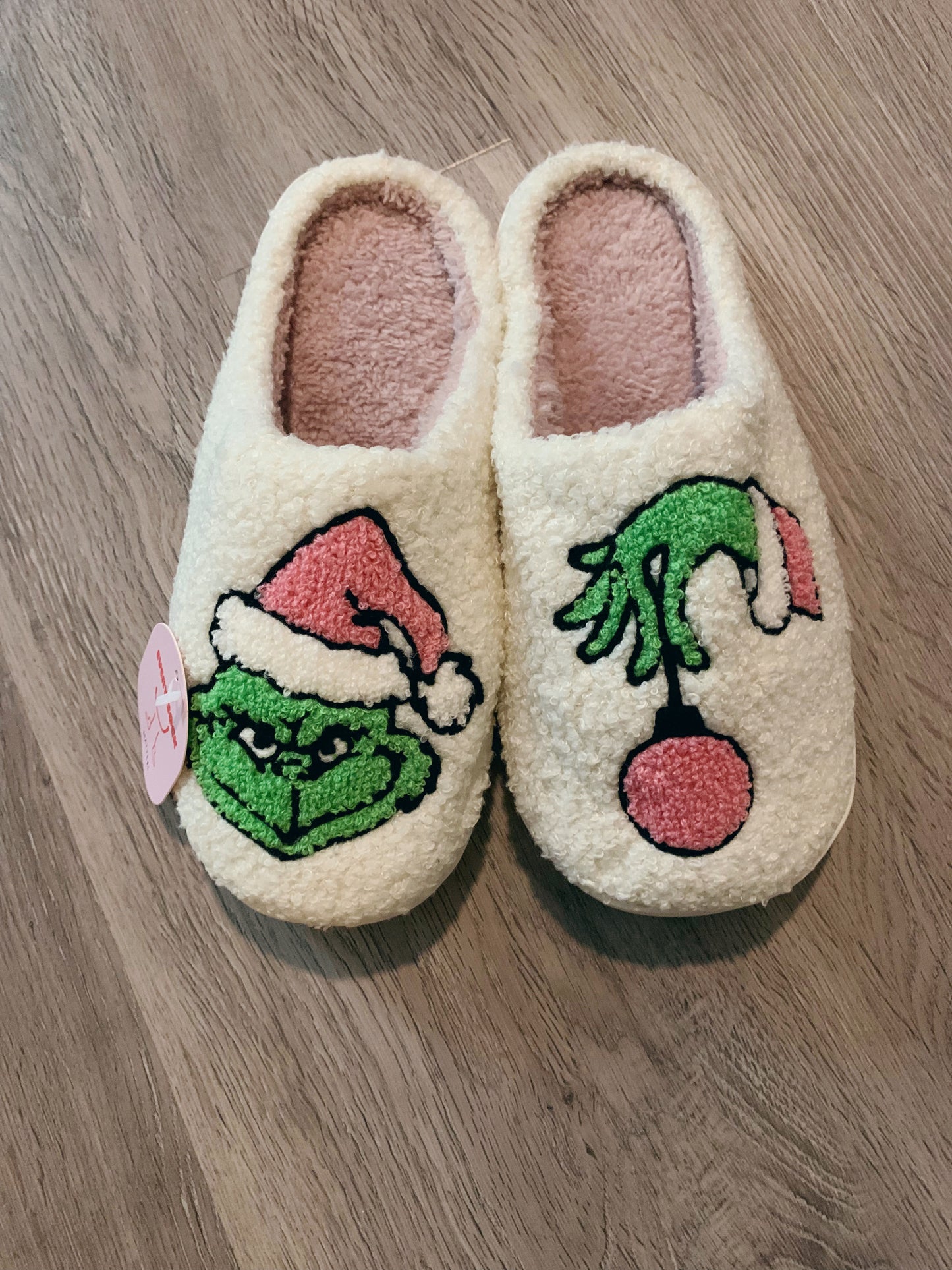 Grinch slippers ✨